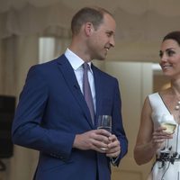 El Príncipe Guillermo y Kate Middleton, muy cómplices en una cena en Varsovia