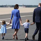 Los Duques de Cambridge y sus hijos se despiden de Polonia tras su visita oficial