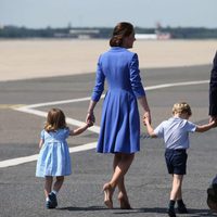 Los Duques de Cambridge y sus hijos se despiden de Polonia tras su visita oficial