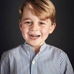 Retrato del Príncipe Jorge de Cambridge por su cuarto cumpleaños