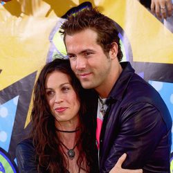 Alanis Morissette y Ryan Reynolds en los MTV Movie Awards 2003