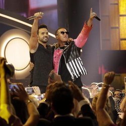Luis Fonsi y Daddy Yankee en concierto