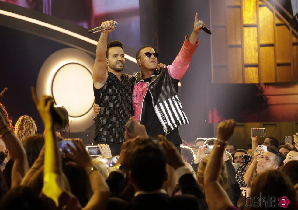 Luis Fonsi y Daddy Yankee en concierto