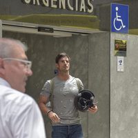Aitor Ocio visitando a Ángel Nieto en el hospital
