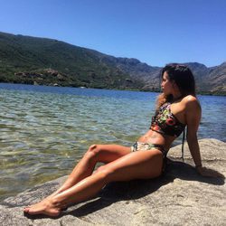 Jennifer Lara muy sexy en el Lago Sanabria