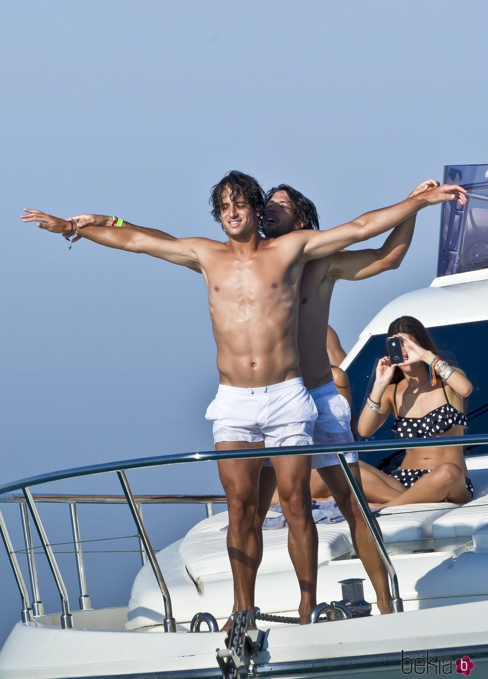 Fernando Verdasco y Feliciano López en un barco imitando a Leonardo DiCaprio y Kate Winslet en 'Titanic'
