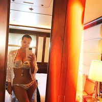 Kris Jenner luciendo cuerpazo en bikini