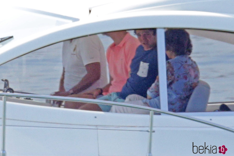 El Rey Felipe, la Reina Sofía y Froilán salen a navegar en Malllorca