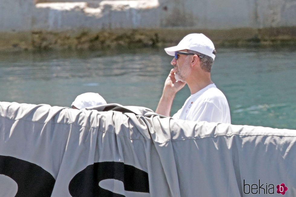 El Rey Felipe a bordo del Aifos preparándose para la Copa del Rey de Vela