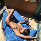 Cristina Pedroche tomando el sol muy sexy