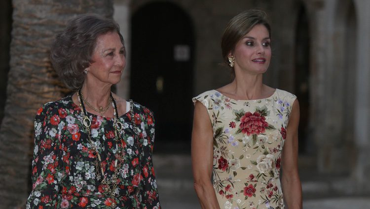 La Reina Sofía y la Reina Letizia en la recepción a la sociedad balear del verano 2017