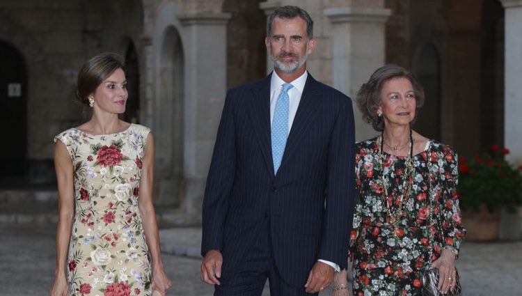 Los Reyes Felipe y Letizia y la Reina Sofía en la recepción a la sociedad balear del verano 2017