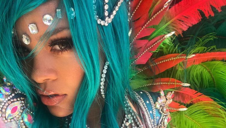 Rihanna se hace un selfie en el Carnaval de Barbados 2017