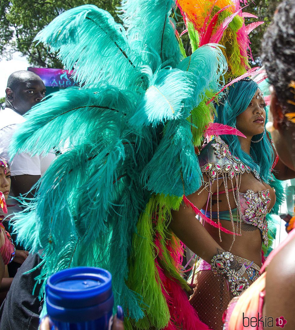 Rihanna presume de alas en su outfit del Carnaval de Barbados 2017