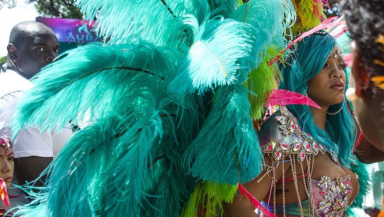 Rihanna presume de alas en su outfit del Carnaval de Barbados 2017