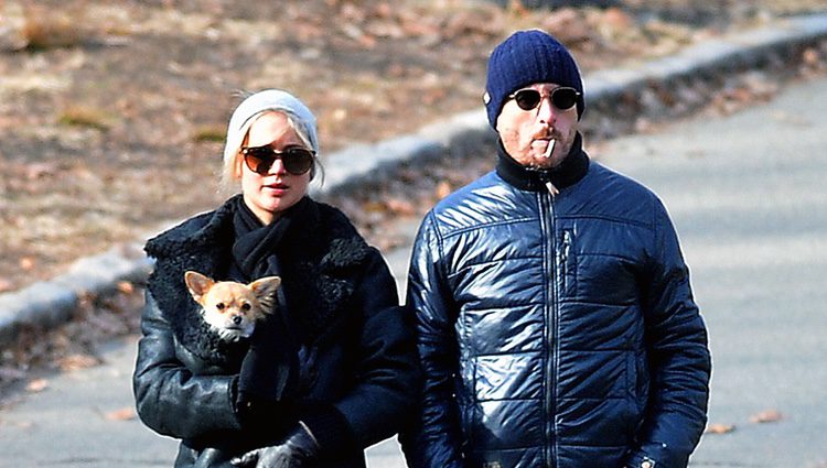 Jennifer Lawrence y Darren Aronofsky paseando