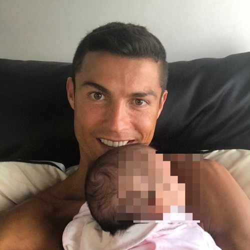 Cristiano Ronaldo disfrutando de la compañía de su hija Eva