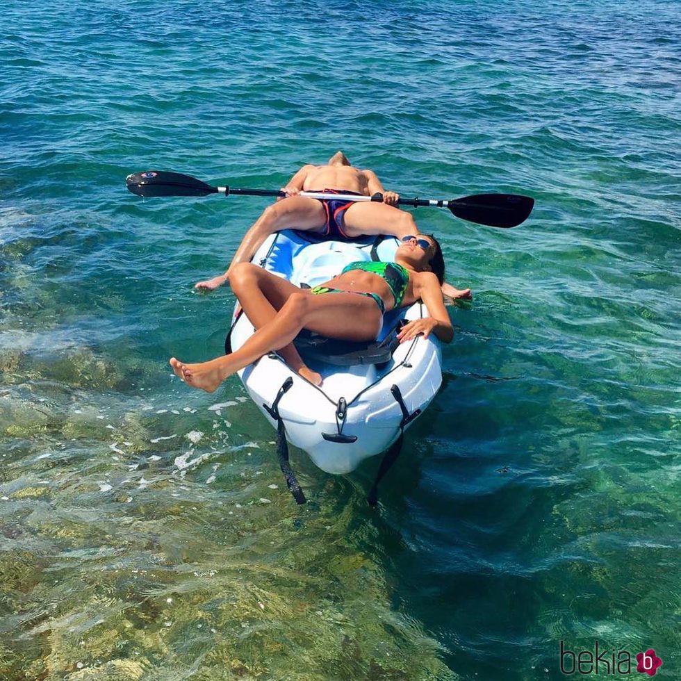Sofía Suescun y Xavi España disfrutando del mar