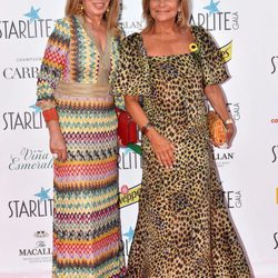 Cari Lapique y una amiga en la Gala Starlite 2017 en Marbella