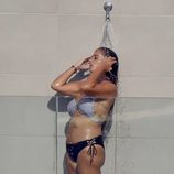 Anabel Pantoja dándose una ducha en Ibiza