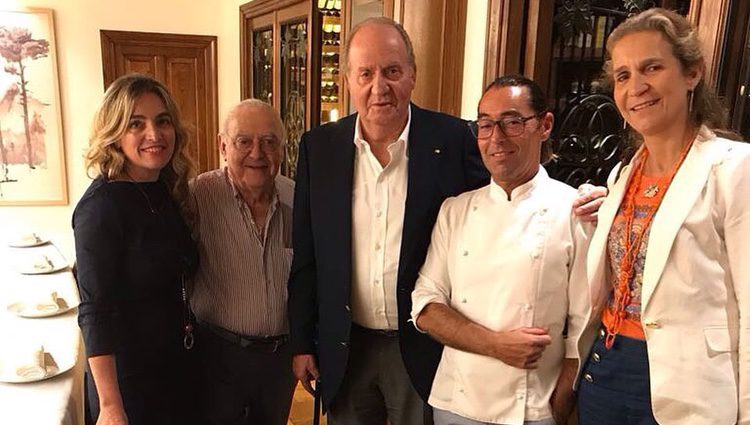 El Rey Juan Carlos y la Infanta Elena en el restaurante Rekondo de San Sebastián