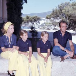 Los Reyes Juan Carlos y Sofía con sus hijos Felipe, Elena y Cristina en Marivent