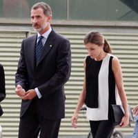 Los Reyes Felipe y Letizia visitan a los heridos del atentado de Barcelona