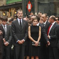 Los Reyes Felipe y Letizia en el lugar del atentado de Barcelona
