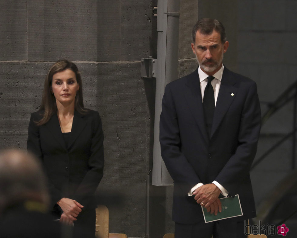 Los Reyes Felipe y Letizia, muy afectados en la Misa por la Paz por los atentados de Barcelona y Cambrils