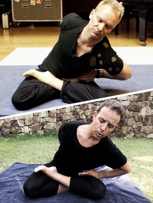 Ángel Llàcer imitando a Sting haciendo yoga