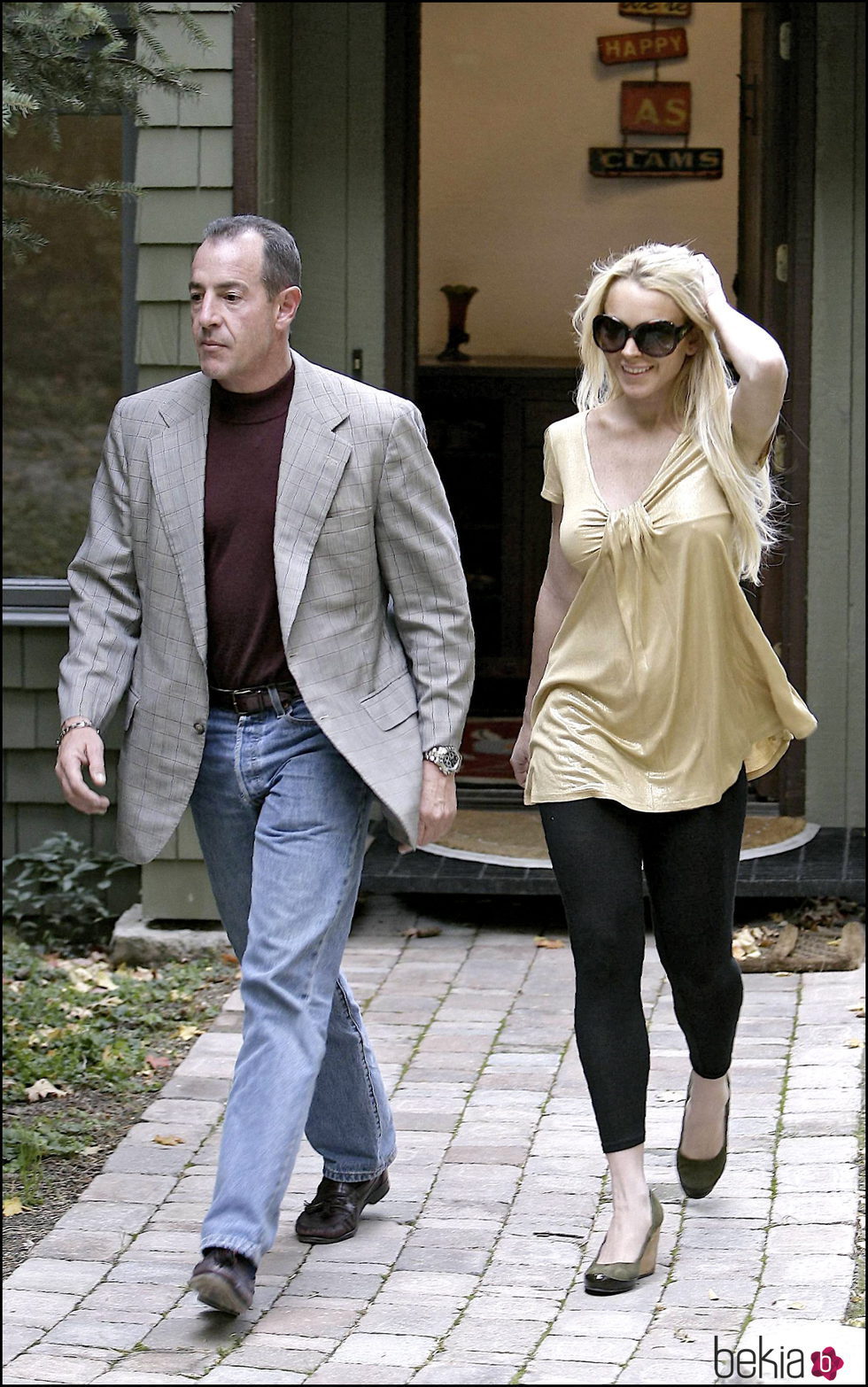 Michael Lohan paseando con su hija Lindsay Lohan