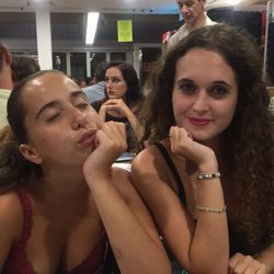 Andrea Janeiro y una amiga de cena en Benidorm