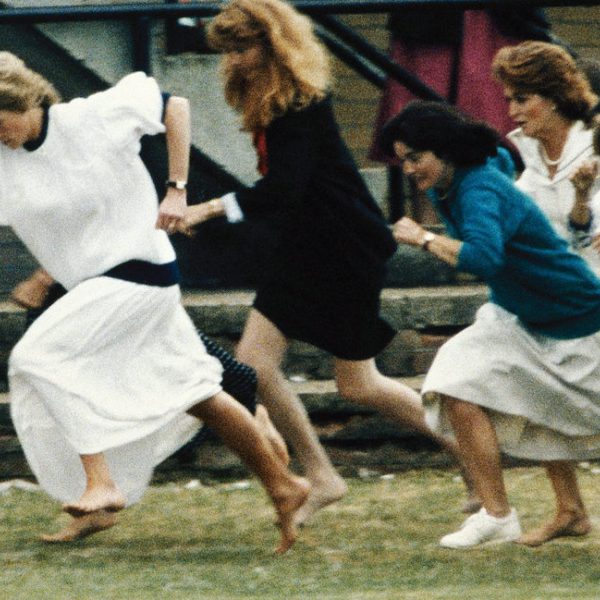 Lady Di corriendo en una carrera para madres - Lady Di, la inolvidable