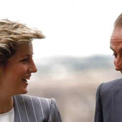 Lady Di y el Rey Juan Carlos bromeando
