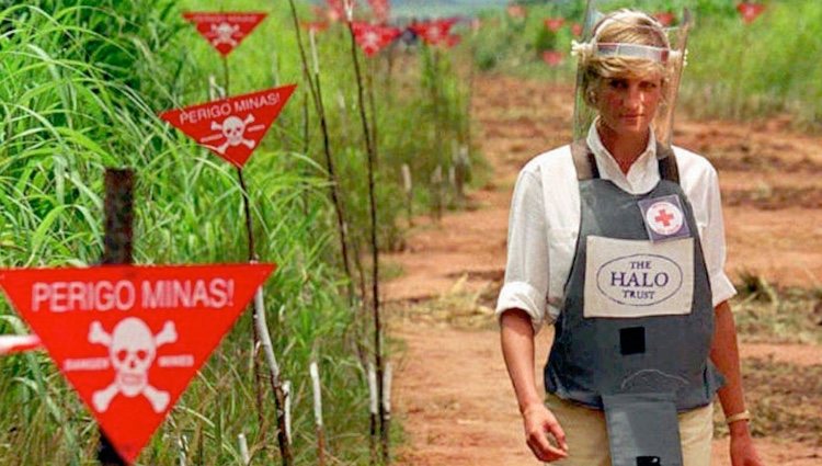 Lady Di en su campaña contra las minas antipersonas