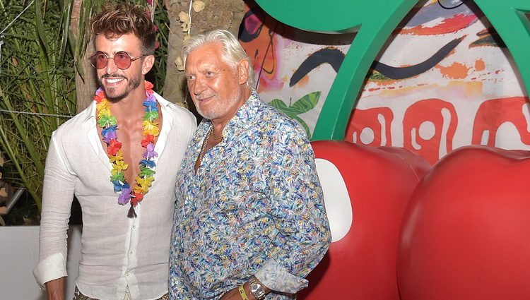 Marco Ferri y Marc Ostarcevic en la fiesta 'Flower Power Pacha Ibiza' 2017