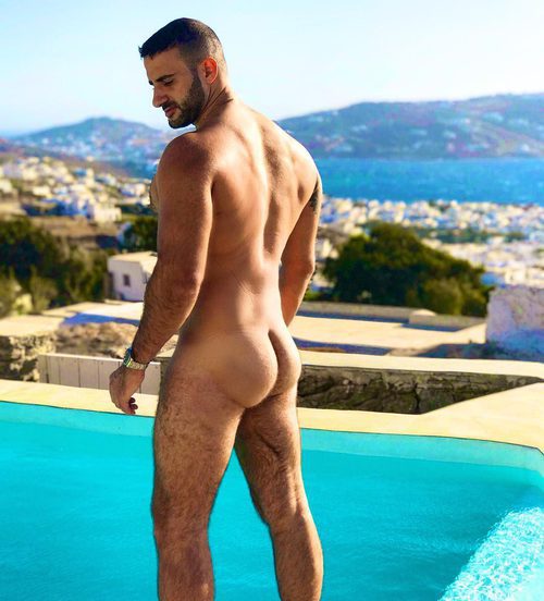 Eliad Cohen posando desnudo