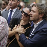 Juan Peña y su mujer Sonia González en el funeral de Dámaso González