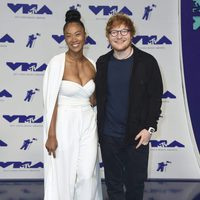 Jennie Pegouskie y Ed Sheeran en los MTV VMA 2017