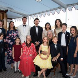 La Familia Real Danesa y Alexandra Manley en el 18 cumpleaños de Nicolás de Dinamarca
