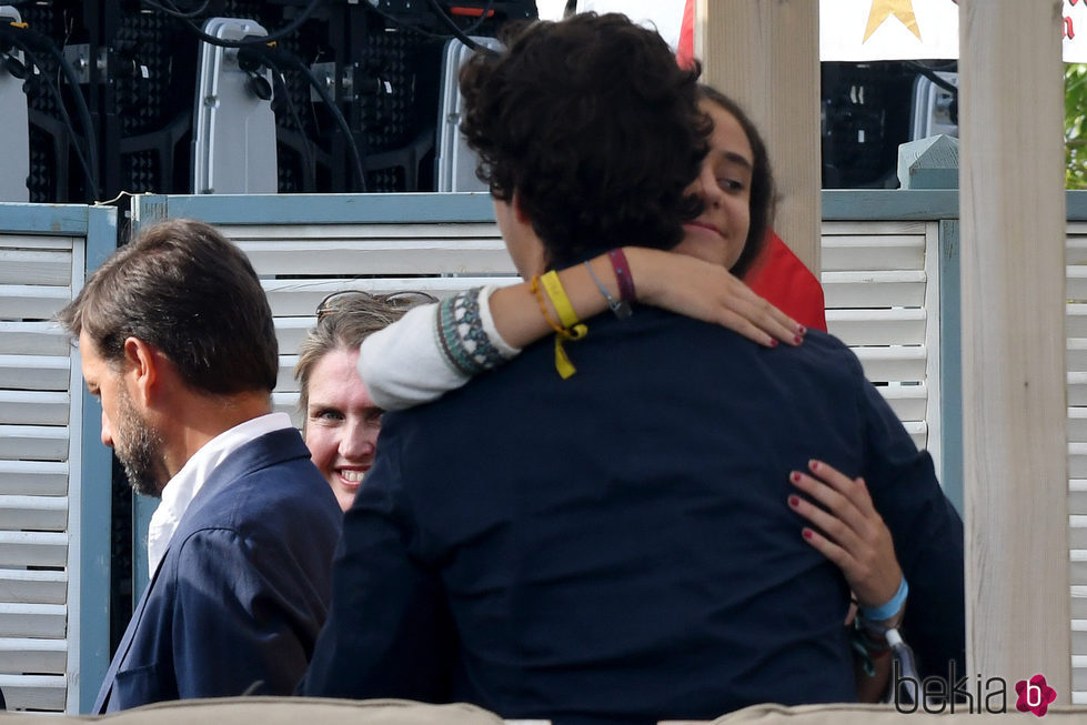 Victoria de Marichalar abraza a Froilán en la Final Copa de Oro del Torneo Internacional de Polo de Sotogrande