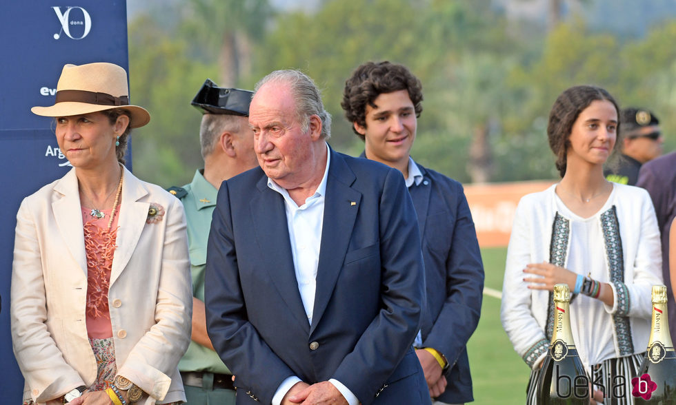 El Rey Juan Carlos, la Infanta Elena, Froilán y Victoria de Marichalar en la Final Copa de Oro del Torneo Internacional de Polo de Sotogrande