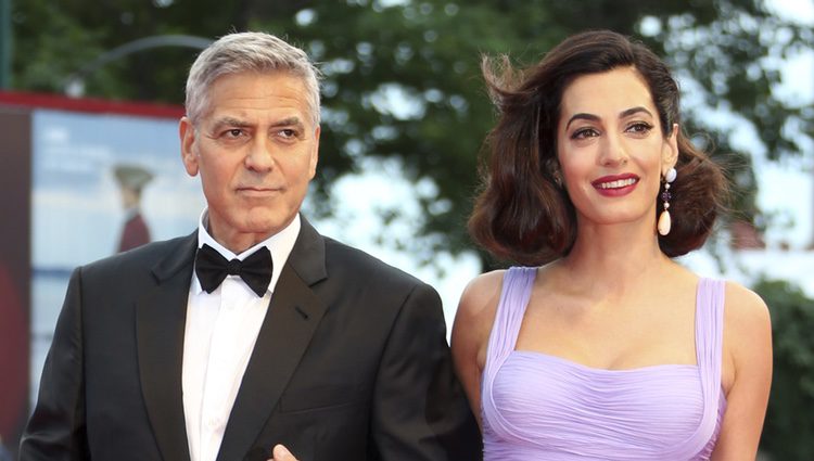 Amal Alamuddin con George Clooney en el Festival de Venecia 2017