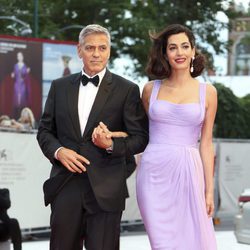 Amal Alamuddin con George Clooney en el Festival de Venecia 2017