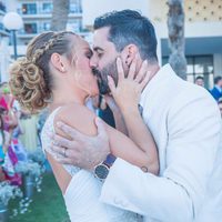 Yoli y Jonathan ('GH15') dándose un beso pasional el día de su boda