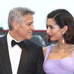 George Clooney Amal Alamuddin comparten miradas en el Festival de Venecia 2017