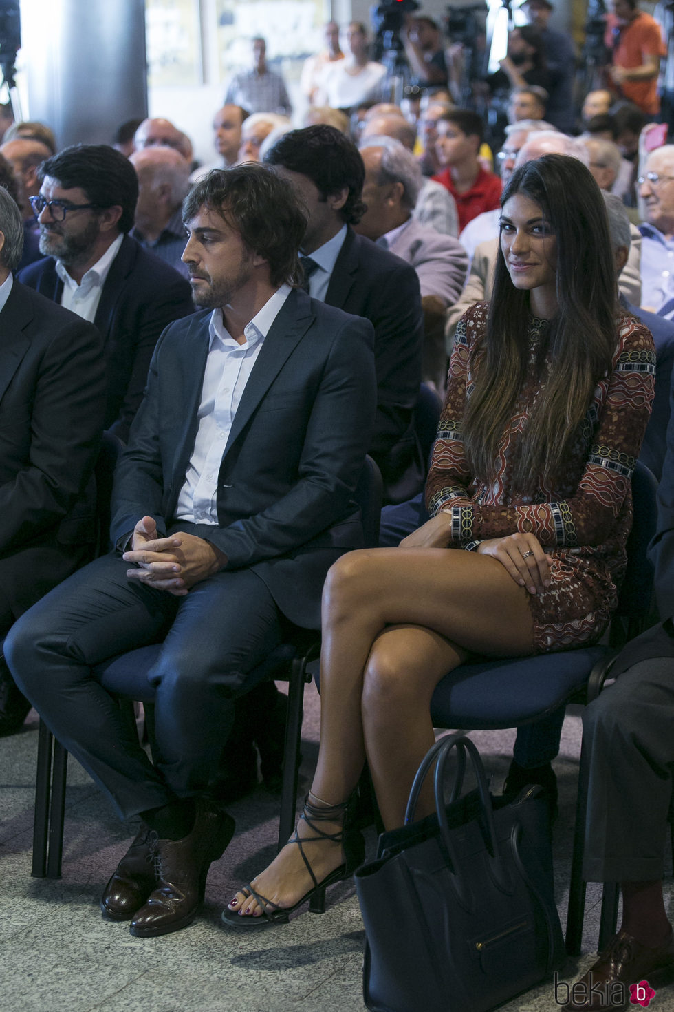 Fernando Alonso con Linda Morselli en el acto en el que ha sido nombrado socio de honor del Real Madrid