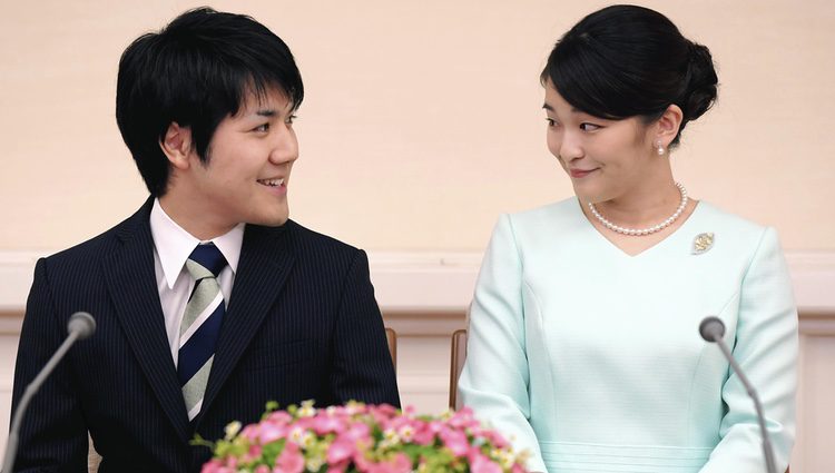 Mako de Japón y Kei Komuro, muy enamorados en su compromiso