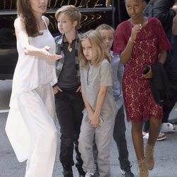 Angelina Jolie junto a sus hijos Shiloh, Vivienne, Knox y Zahara en el Festival Internacional de Cine de Toronto
