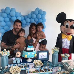 Leo Messi y Antonella Roccuzzo celebrando el segundo cumpleaños de su hijo Mateo